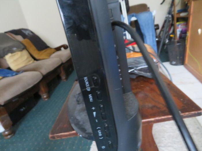 32 Inch Samsung TV (HDMI, no remote)