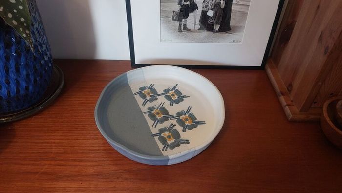 Fabulous Shallow Display Bowl/Platter, Hand-Potted by the Popular and Collectable Irish Potter Suzanne May, Circa 1990's.