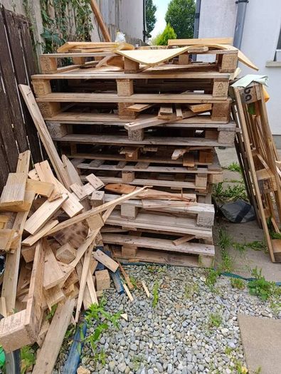 Free Wooden Pallets