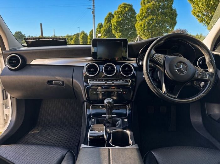 Mercedes-Benz C-Class 2016 (only 98,038KM)