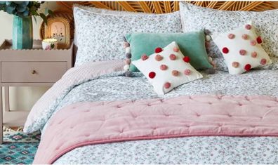 Carolyn Donnelly bedspread