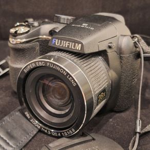 FujiFilm FinePix S3400 14MP Digital Camera