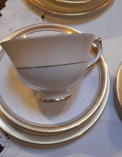 Aynsley Elizabeth tea trio
