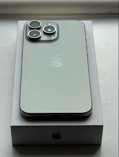iPhone 15 pro max 512gb unlocked otterbox xt 89% battery