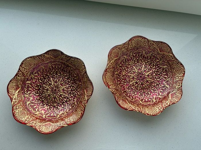 Glass, embossed Xmas bowls (set of 2)