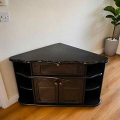 Corner TV stand