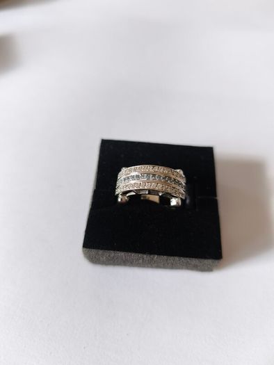 18 k / ct White Gold Ring