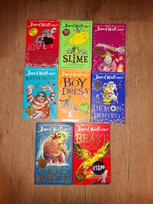 Bundle of 8 David Walliams books, excellent condition