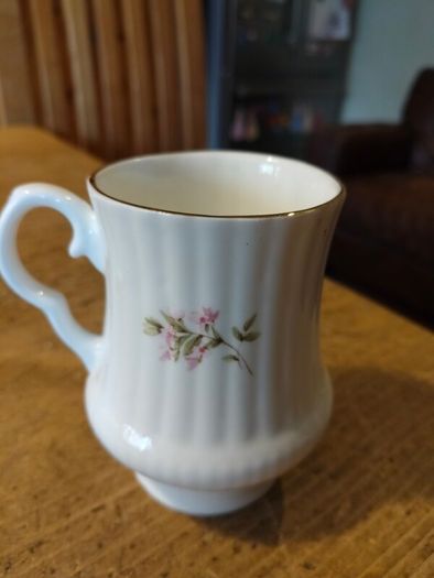 Staffordshire Ashley Bone China England Flower Bouquet Tea Coffee Mug, bone china.
