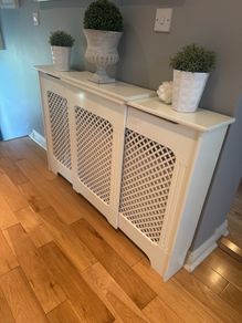 Extendanle raditor cabinet in white