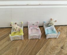Sylvanian Families 3 bunk beds with 2 rabbit children