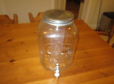 Glassware drinks dispenser
