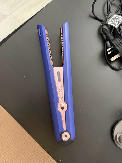 Dyson straightener