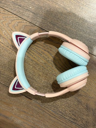 iClever Kids Bluetooth light up Headphones