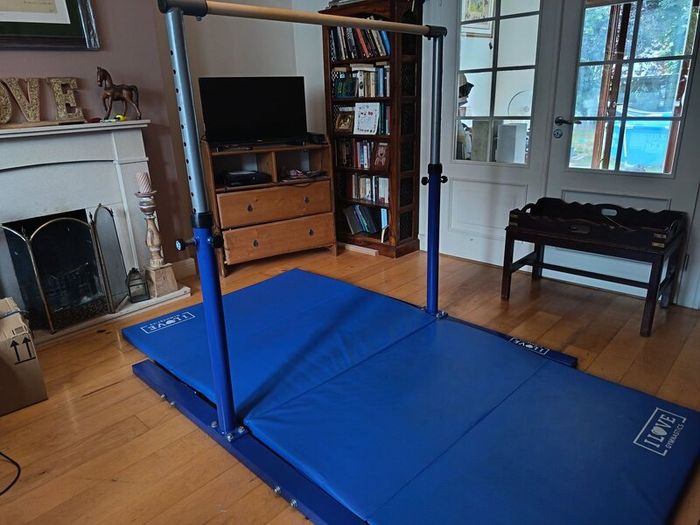 love gymnastics high bar & folding mat