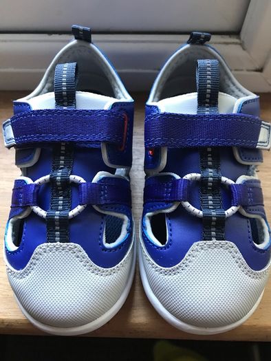 Clarks Play Bright Blue size 23 / 6.5