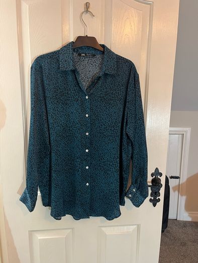 Zara Shirt / Blouse - Size Medium / Size 12 excellent condition