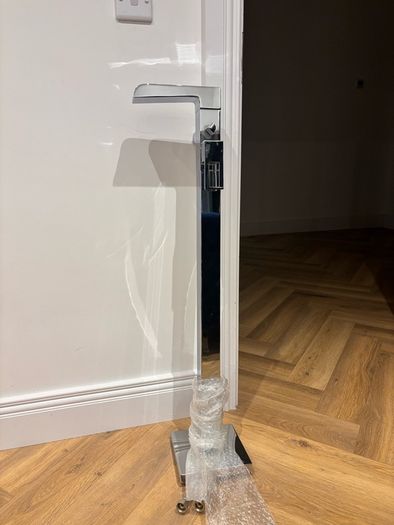 Freestanding chrome bath tap