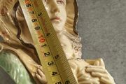 Vtg Virgin Mary Madonna Child Baby Jesus Wall Hanging Resin Religious Plaque 7 inches.