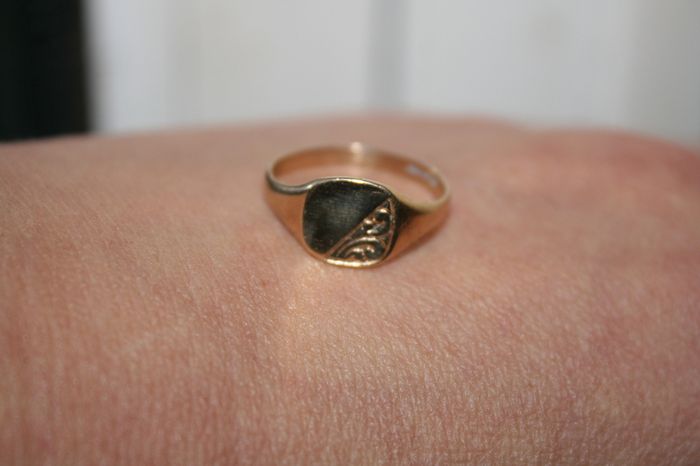9ct Oval Signet Ring Yellow Gold Mens Ring 375 - 1,6g