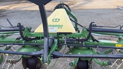Krone Vendro 900 8 wheel Tedder