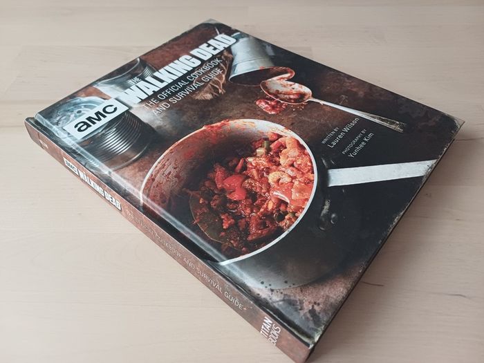 The Walking Dead Official Cookbook Titan Books Hardback 2017