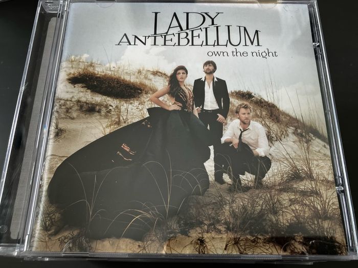 Lady Antebellum - own the night    CD