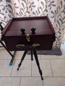 Eeden table easil and tripod stand