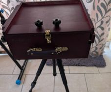 Eeden table easil and tripod stand