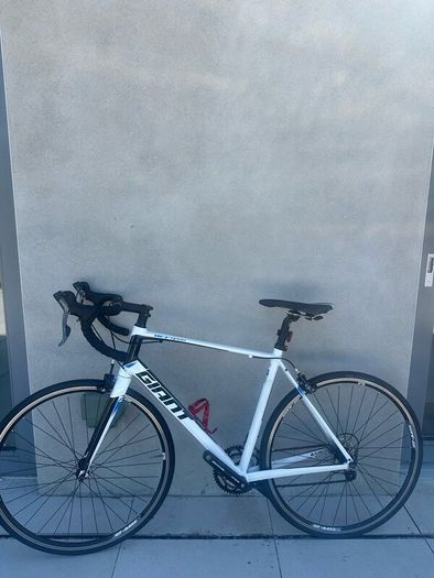 Giant Defy 4 Adult Road Bike