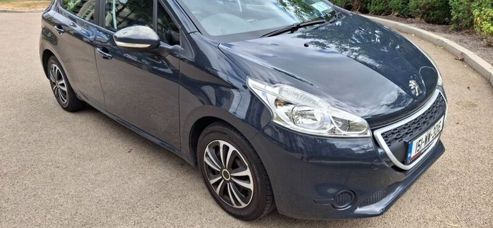 Peugeot 208 1.0 VTI Access + 2015 1.0l petrol