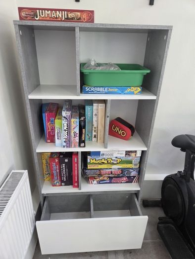 book case/shelving unit