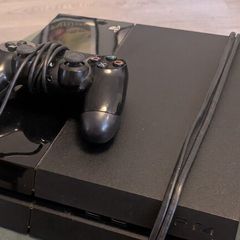 PlayStation 4 (PS4)