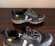 Veja runners (open to negotiate price)