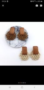 earing brown color