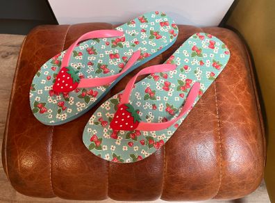BNWOT Boden strawberry flip-flops