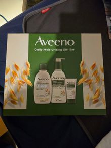 aveeno daily moisturising gift set