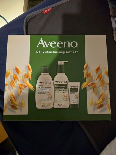 aveeno daily moisturising gift set