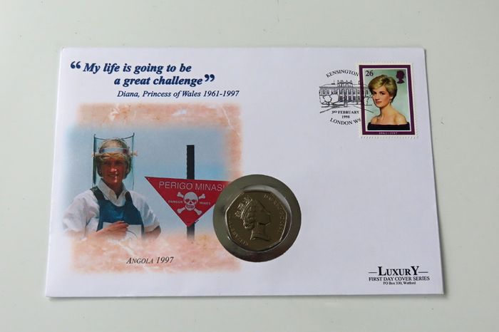 Lady Diana Angola Landmines BUNC Rare higher value year 1993 50p coin stamp cover