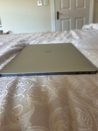 Apple Macbook Pro 15' (2017) i7 16GB RAM 256GB SSD