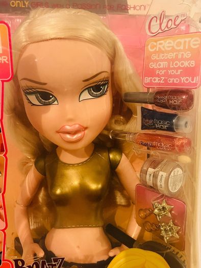 BRATZ dolls Yasmin and Cloe 6 in 1 Funky Fashion Makeover