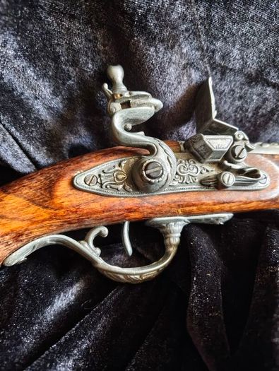 decorative 18th-century style flintlock pistol replica