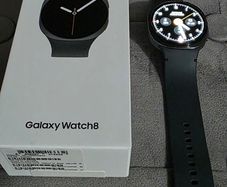 Samsung Galaxy Watch 8 44mm BT - Pristine condition with 4 FREE straps