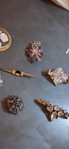 broches