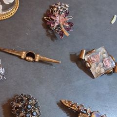broches