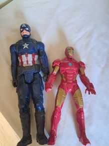 Action figures x 2 captain America marvels