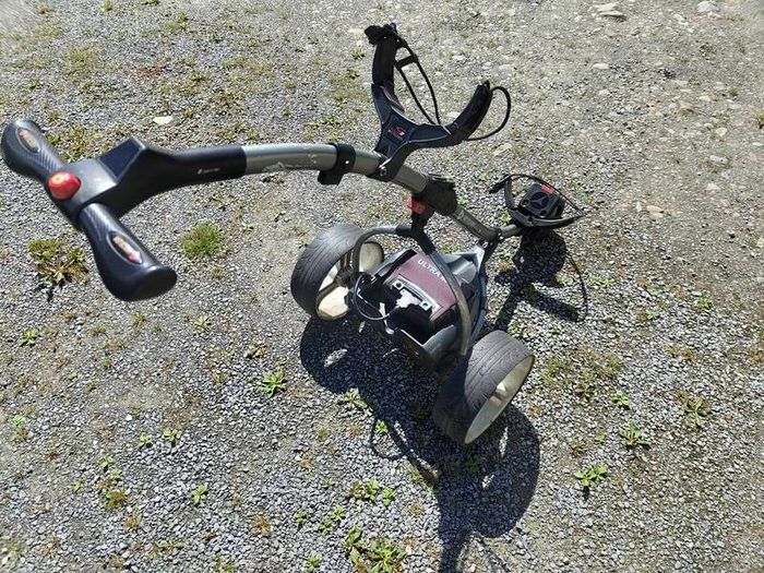 Motocaddy S1 electric golf trolley