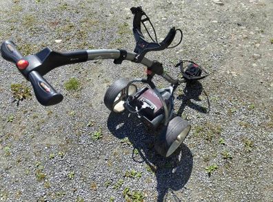 Motocaddy S1 electric golf trolley