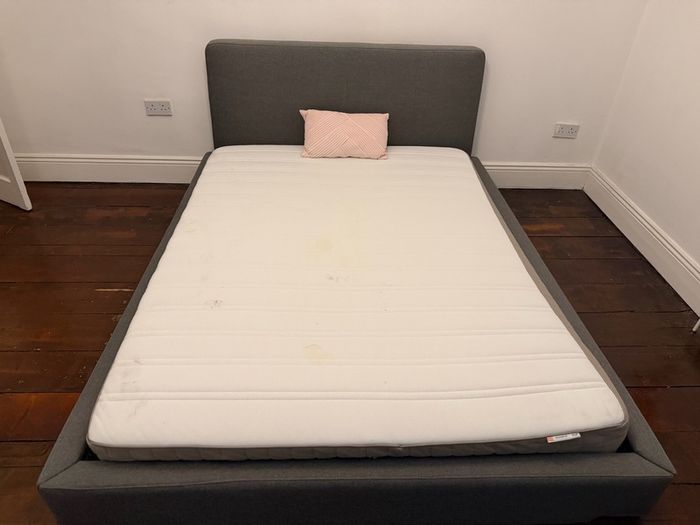 Kingsize bed with mattress