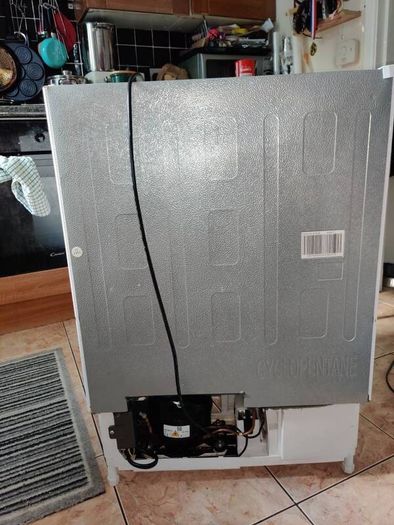 Kenwood Integrated Under Counter Large Fridge  131L  Fully Working